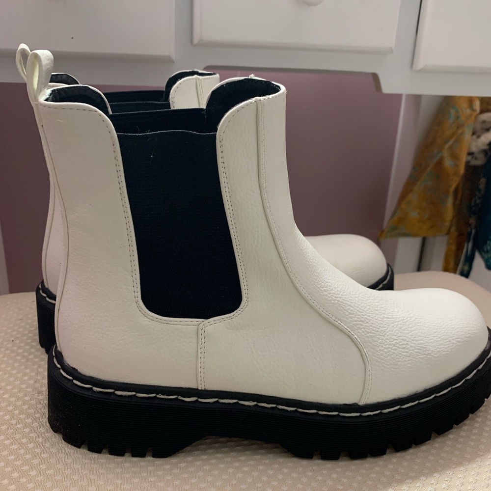 White Sincerely Jules Chelsea Boots